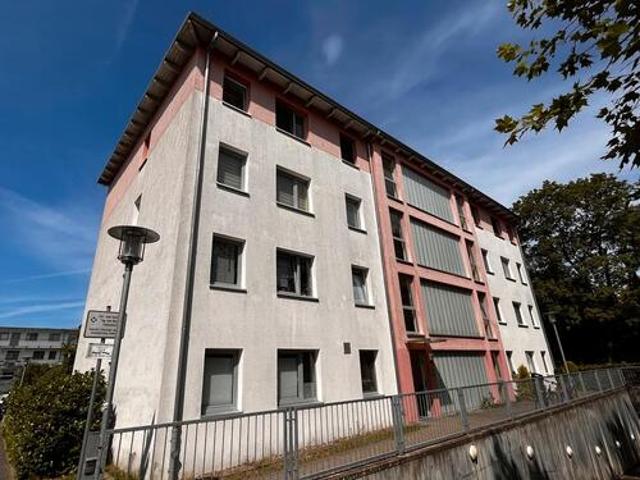 Helle 4 Zimmer Wohnung mit Balkon und Keller in ruhiger Lage
