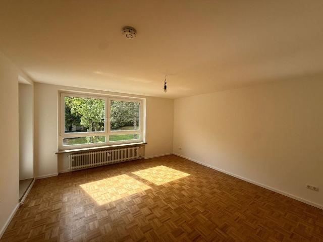 Helle 4 Zimmer Wohnung mit Balkon und Parkett in München Karl Marx