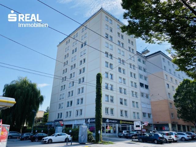 Helle 4 Zimmer Wohnung mit Einbauküche & Aufzug