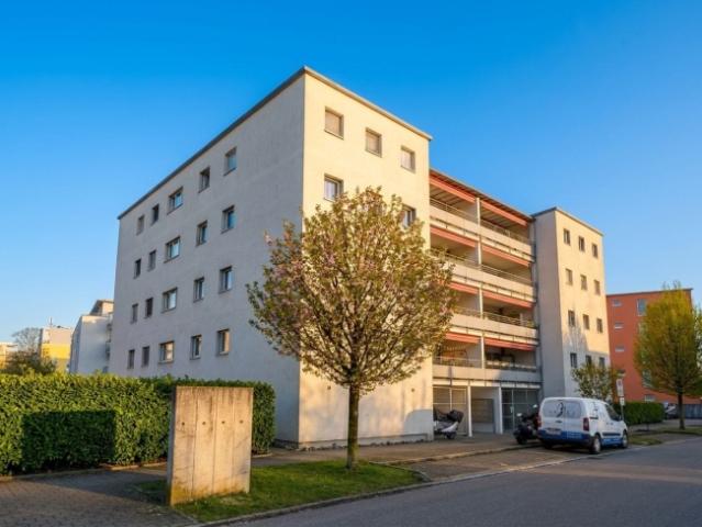 Helle 4 Zimmer Wohnung mit grossem Balkon in Dietlikon kaufen