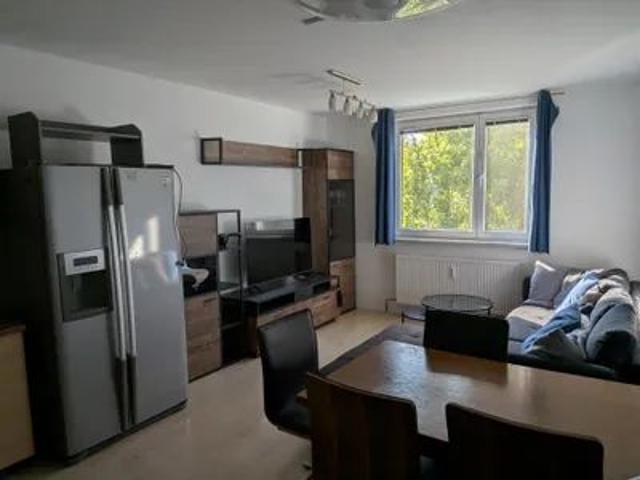 Helle 4 Zimmer Wohnung mit Lift, Blick in begrünten Innenhof nahe Bahnhof Liesing