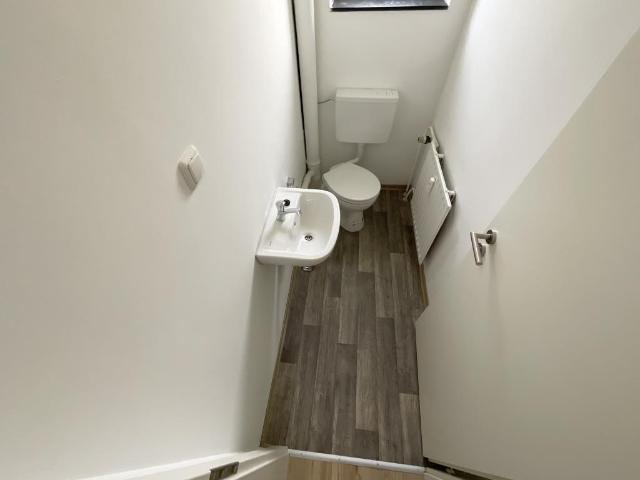 Helle 4 Zimmer Wohnung, mit separaten WC und neuem Bad!