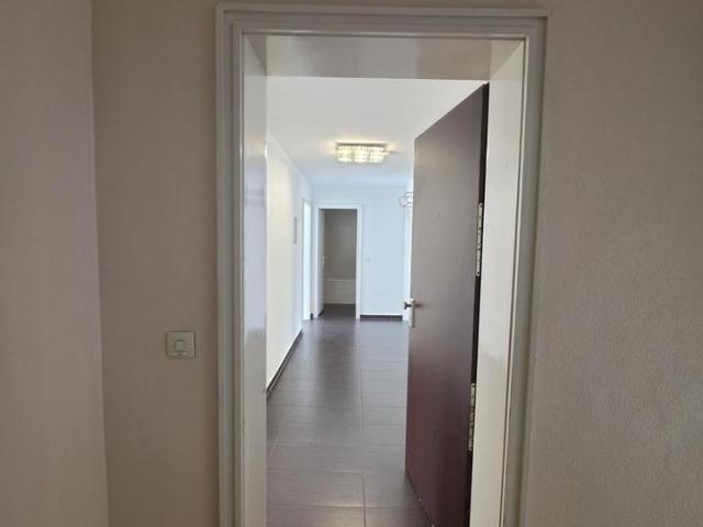 Helle 4 Zimmer Wohnung mit Südbalkon von privat