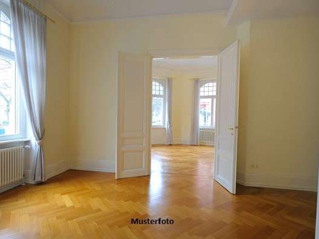 Helle 4 Zimmer Wohnung nebst 2 Loggien