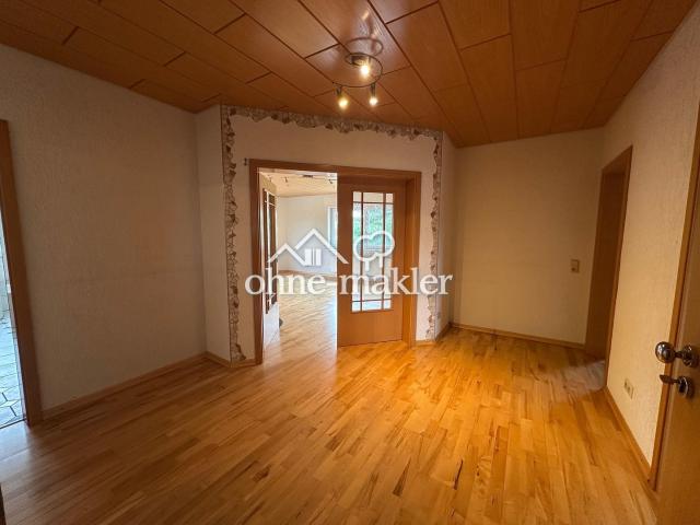 helle 4 Zimmer Wohnung ab 15 Oktober zu vermieten
