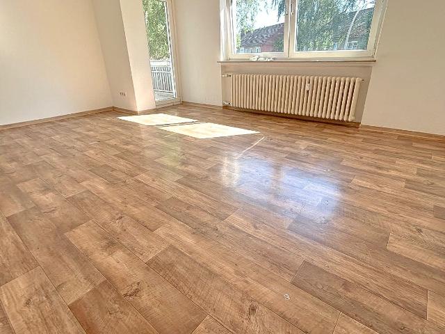 Helle 4 Zimmer Wohnung Erste Miete geschenkt!