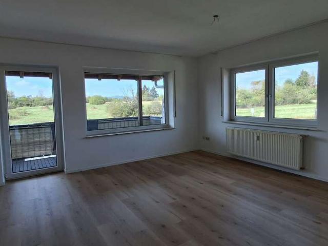 Helle 4 Zimmer Wohnung in familienfreundlichem Haus