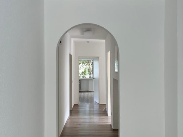 Helle 4 Zimmer Wohnung in ruhiger Lage mit angenehmer Wohnatmosphäre sowie Terrasse und Gartennutzung