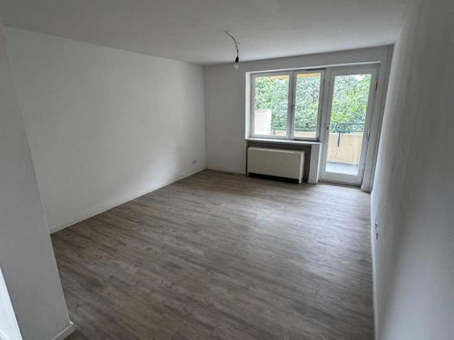 Helle 4 Zimmer Wohnung in Staaken ab sofort!
