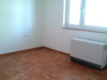Helle 4 Zimmer Wohnung in Stadtrandlage