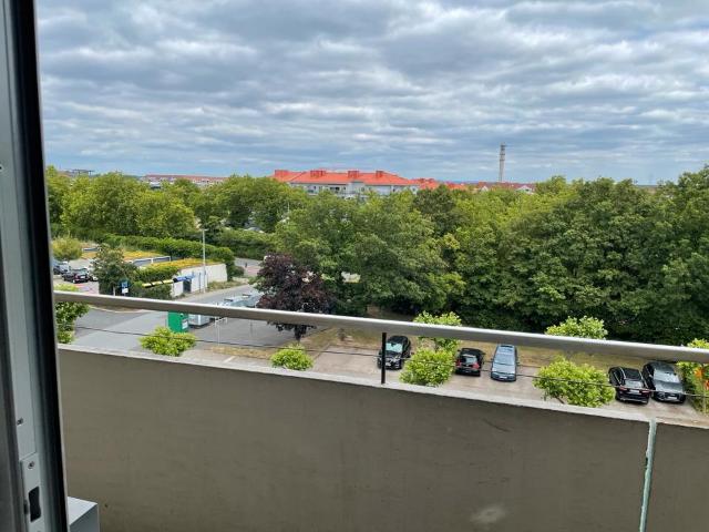 Helle 4 Zimmer Wohnung in zentraler Lage in 63128 zu verkaufen