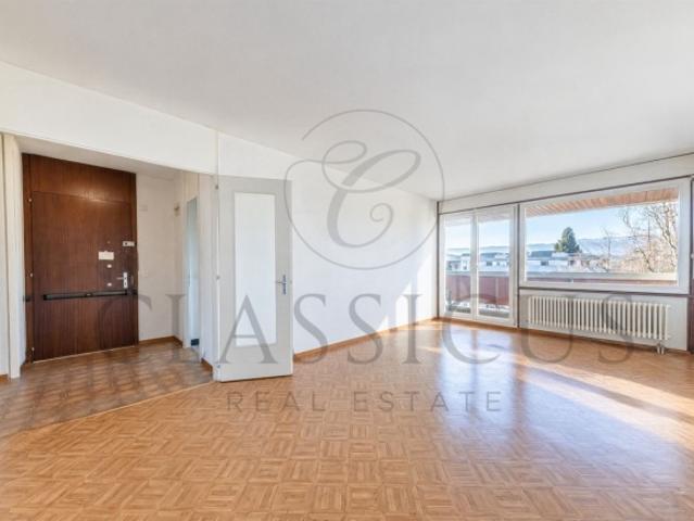 Helle 4 Zimmer Wohnung wird renoviert, mit zwei Loggien und ungehindertem Blick