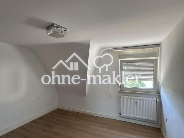 Helle 4 Zimmer Dachgeschosswohnung mit großzügiger Küche