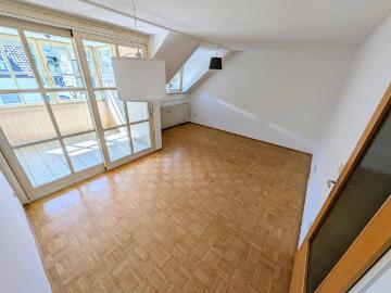Helle 3,5 Zimmer Dachgeschosswohnung mit Loggia, Tiefgarage und Top Raumaufteilung in Kennelbach