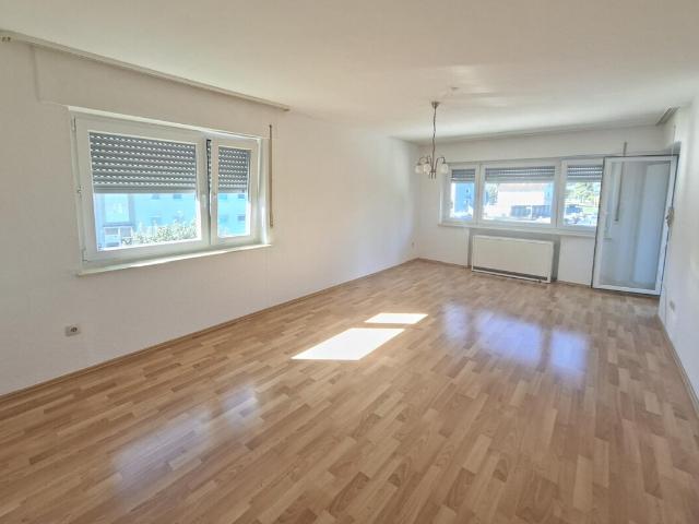 Helle 4 Zimmer Eigentumswohnung mit Garage in Giengen ab sofort zu vermieten!