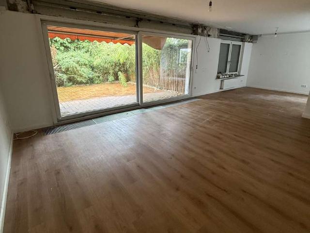 Helle 4 Zimmer Erdgeschosswohnung mit Garten