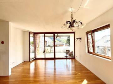 Helle 4 Zimmer Penthousewohnung mit Weitblick & Südterrasse in Mäder