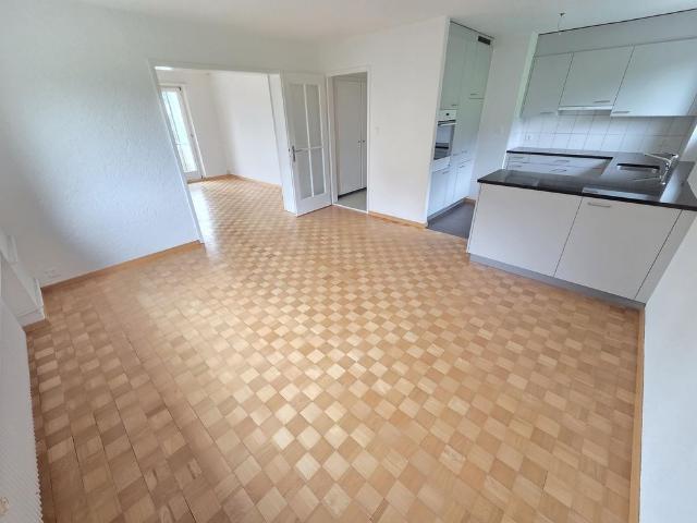 Helle 4 Zimmerwohnung mit Balkon in Teufen frisch gestrichen!
