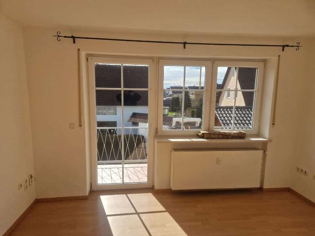 Helle 4 ZKB Wohnung 107 m² mit EBK & Süd Balkon in Balzhausen