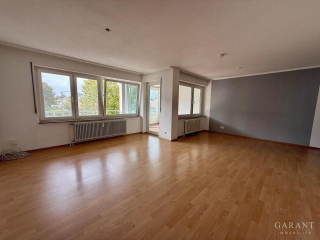 Helle 4 1/2 Zimmer Wohnung mit Wintergarten und Balkon in ruhiger Ortsrandlage!