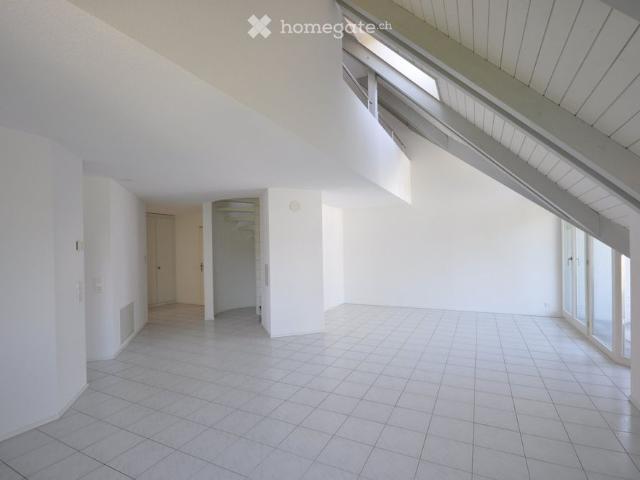 Helle 4.5 Zimmer Maisonette Wohnung mit Balkon in Hombrechtikon