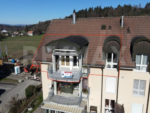 Helle 4.5 Zimmer Dachwohnung mit Balkon an ruhiger Lage