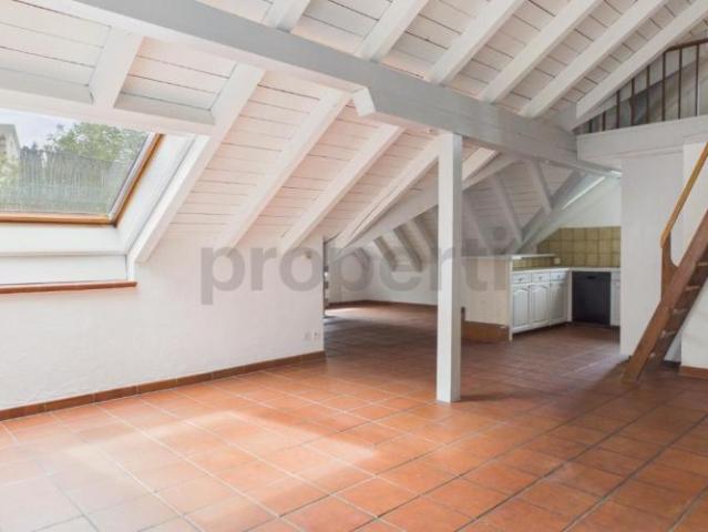 Helle 4.5 Zimmer Dachwohnung mit Balkon in Beringen