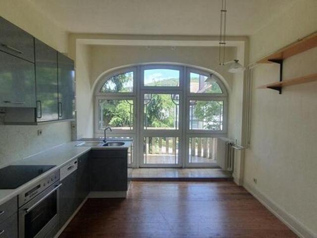 Helle 4,5 Zimmer Etagenwohnung in Stilvilla in Königstein