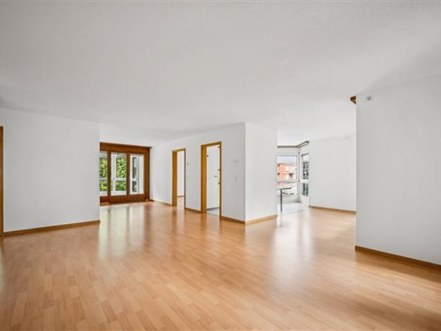 Helle 4.5 Zimmer Wohnung im 1. Obergeschoss an zentraler Lage in Meiringen