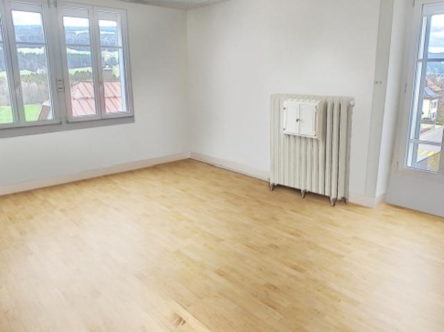 Helle 4.5 Zimmer Wohnung in der Nähe des Dorfzentrums