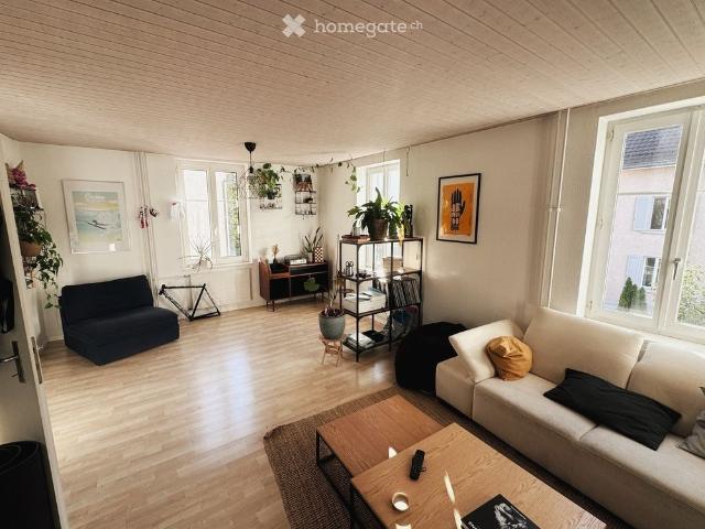 Helle 4.5 Zimmer Wohnung in ruhigem Quartier in Winterthur Töss Altbau