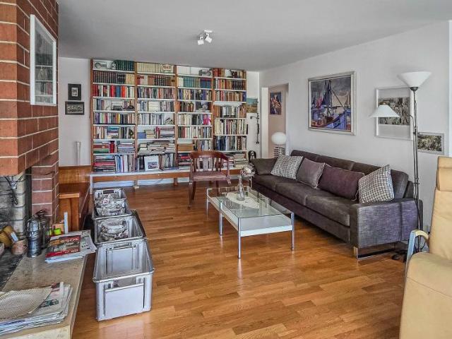 Helle 4.5 Zimmer Wohnung in ruhiger Lage in Zumikon