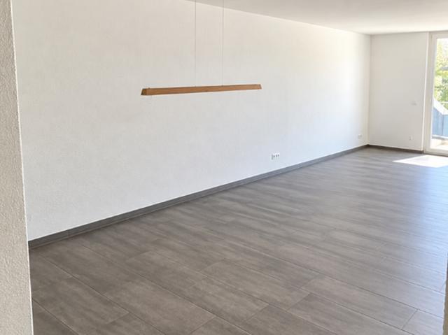 Helle 4.5 Zimmer Wohnung mit Balkon und Lift in Attiswil