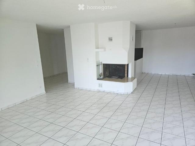 Helle 4.5 Zimmer Wohnung mit Balkon und schöner Aussicht in Schwarzenbach SG