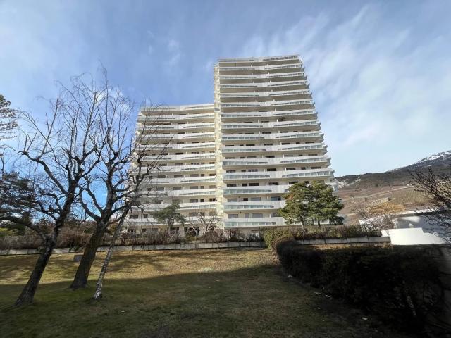 Helle 4,5 Zimmer Wohnung mit Balkon und ungehinderter Sicht in Sierre