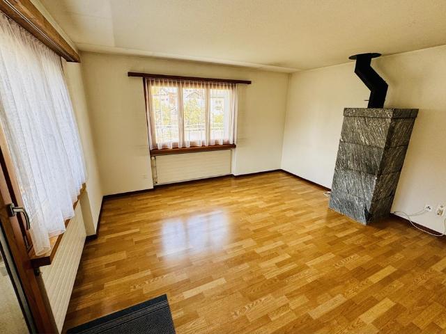 Helle 4,5 Zimmer Wohnung mit Balkon in Valendas