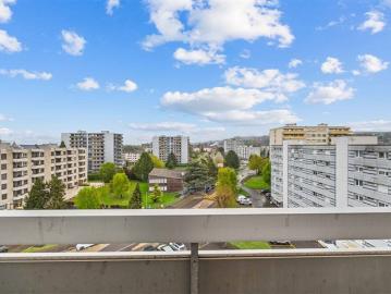 Helle 4,5 Zimmer Wohnung mit Balkonen