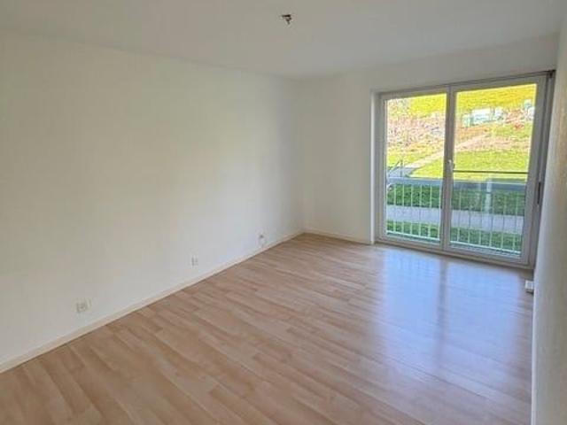 Helle 4.5 Zimmer Wohnung mit Gartensitzplatz inkl. Einstellplatz Garage
