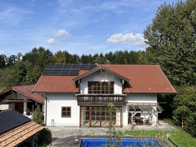 Helle 4,5 Zimmer Wohnung mit großem Grundstück, Garten & Garage – modern & idyllisch im Grünen