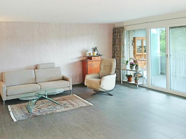 Helle 4.5 Zimmer Wohnung mit Südbalkon, Bergsicht und naturnahem Wohngefühl