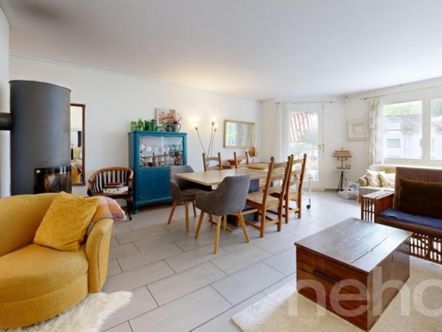 Helle 4.5 Zimmer Wohnung mit 105 m², Kamin, 2 Balkonen & Garage
