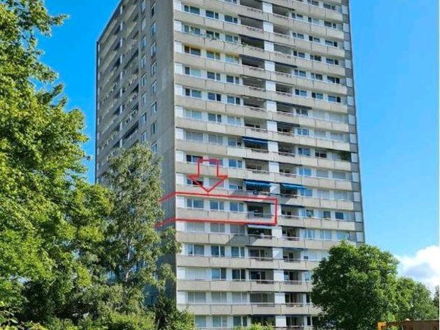 Helle 4,5 Zimmer Wohnung mit 119 m² Wohnfläche und Balkon
