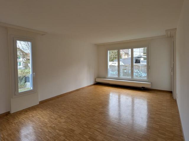 Helle 4.5 Zimmerwohnung im Hochparterre mit Balkon