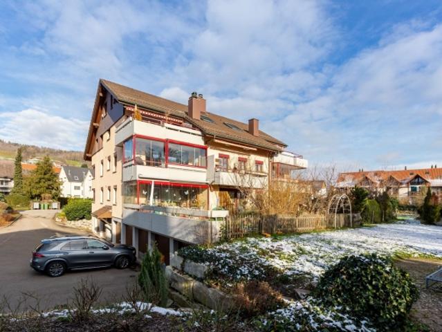 Helle 4.5 Zimmerwohnung mit Balkon und Aussicht in Schöfflisdorf