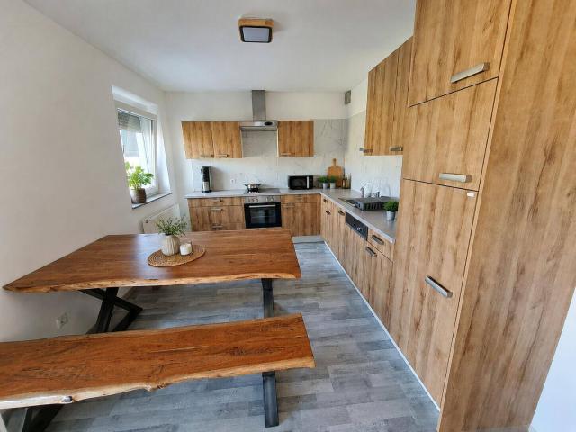 Helle 5 Zimmer Wohnung mit großem Westbalkon und flexiblem Grundriss