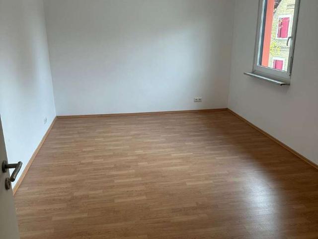 Helle 5 Zimmer Wohnung 1. OG & DG mit großer Dachterrasse in Nauheim – ca. 128 m² ab 01.01
