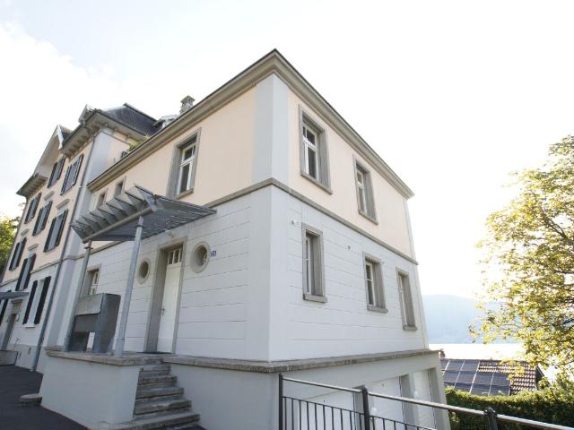 Helle 5 Zimmerwohnung mit Blick auf See und Berge