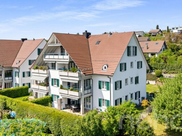 Helle 5.5 Zimmer Dach Maisonette Wohnung mit Ausblick