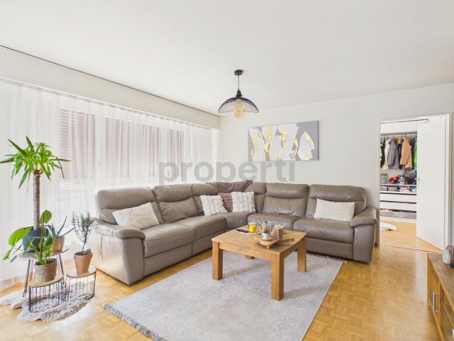 Helle 5.5 Zimmer Wohnung mit Balkon, Tafers