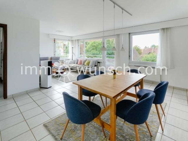 Helle 5.5 Zimmer Wohnung mit Balkon und Doppelgaragenbox in Baar